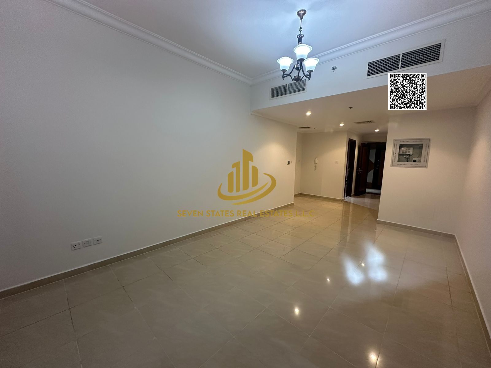 An apartment combining a prime location, a prestigious tower, and secure investment value. The ideal choice for those seeking luxury livin