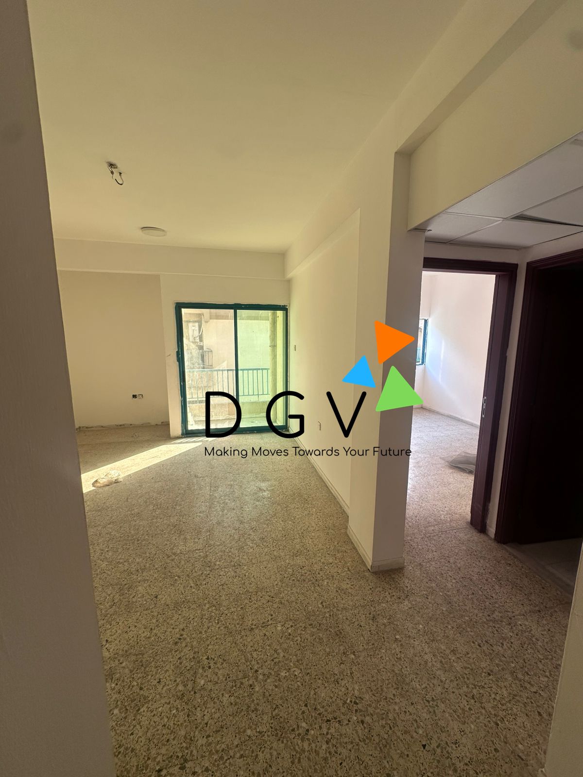 Specious 1BHK ready to move in l Balcony l Free Car Parking l Family Building l Rent just 28K