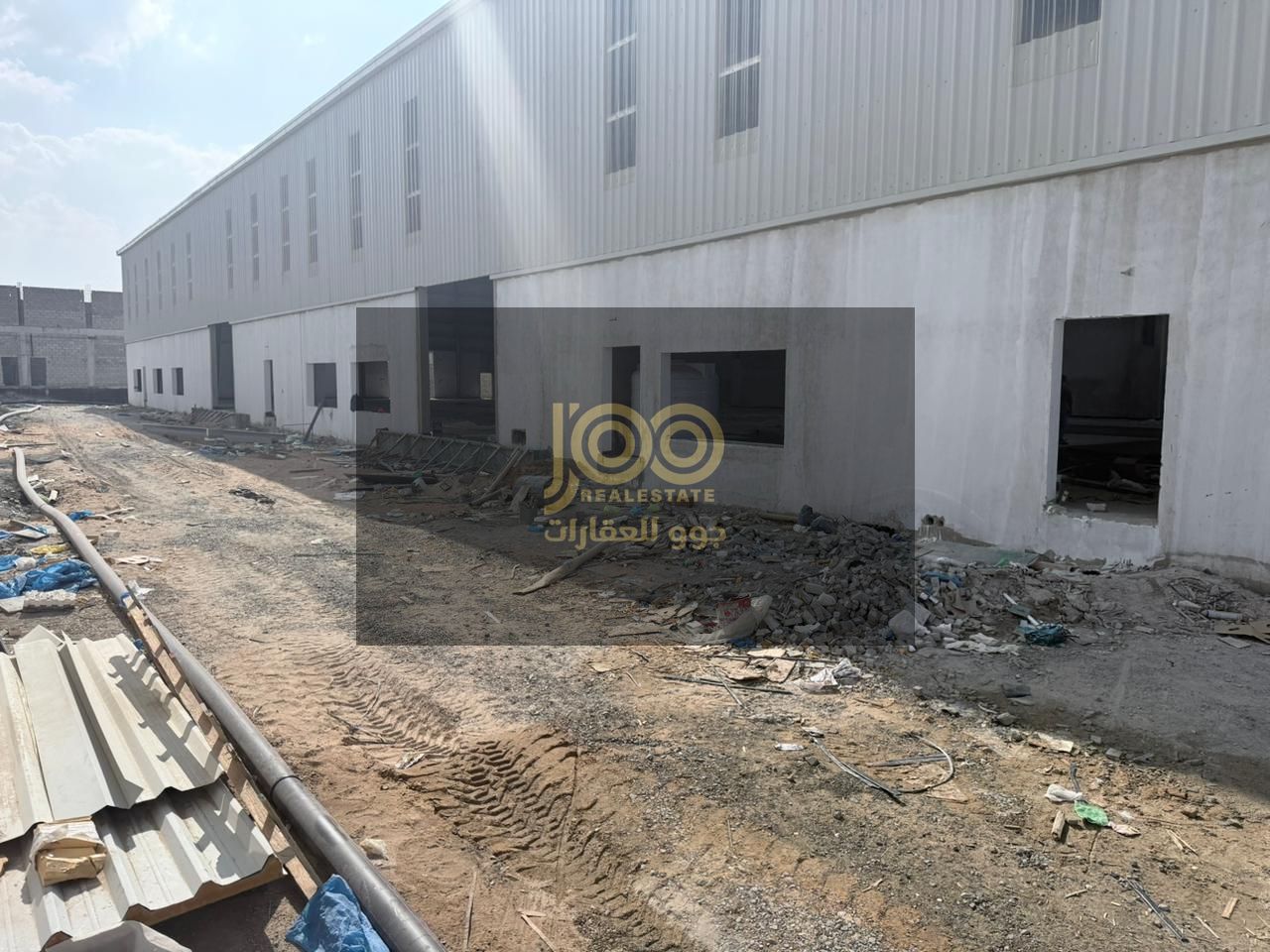 For rent, a distinctive warehouse in Umm Al Quwain, distinguished by its strategic location, designed to meet the needs of companies and factories.