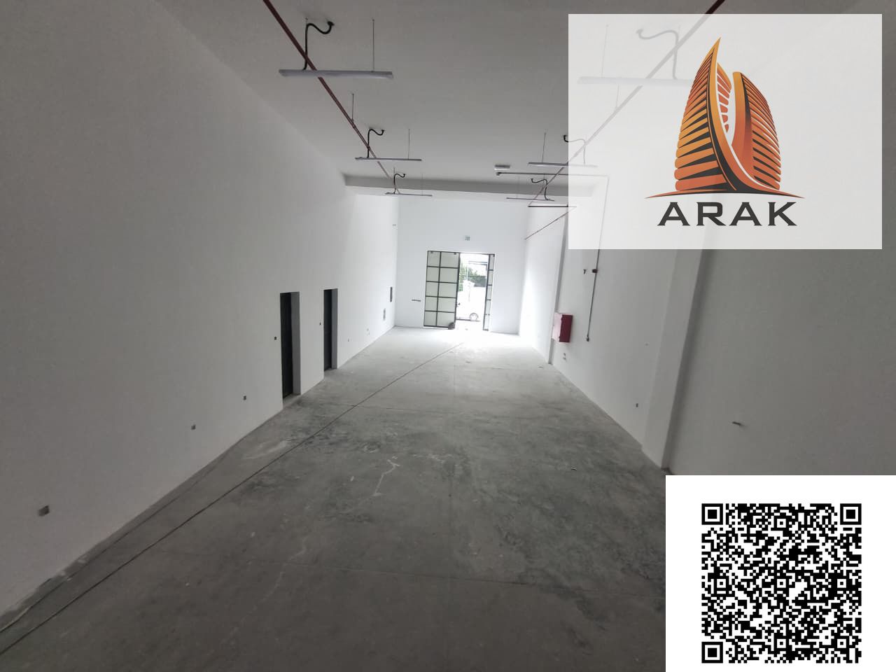 A brand new warehouse is available for rent, featuring high construction standards and a practical design suitable for various industrial and commerci