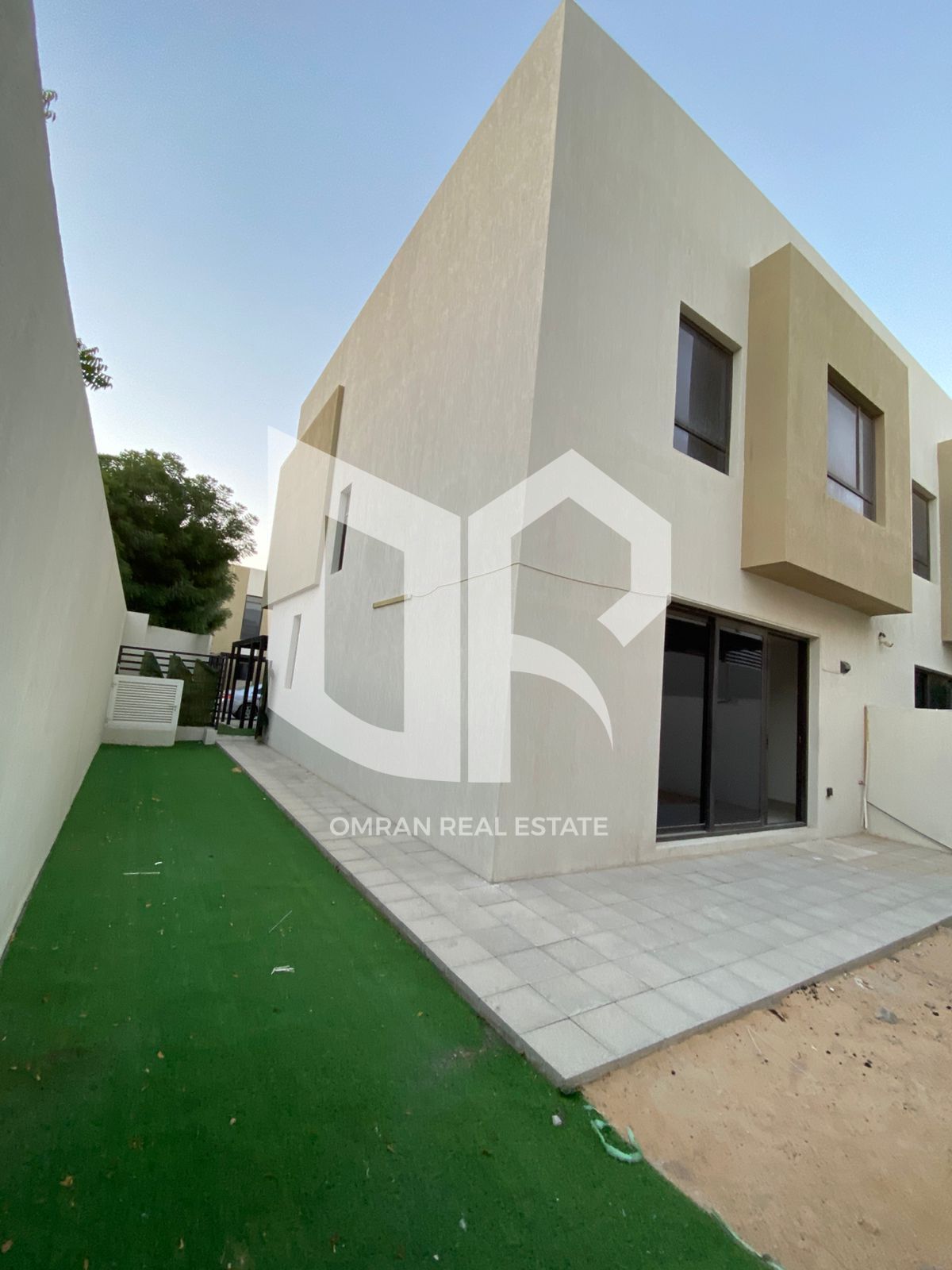 Smart investment in the heart of Nasma – a townhouse priced below market value with guaranteed value.
