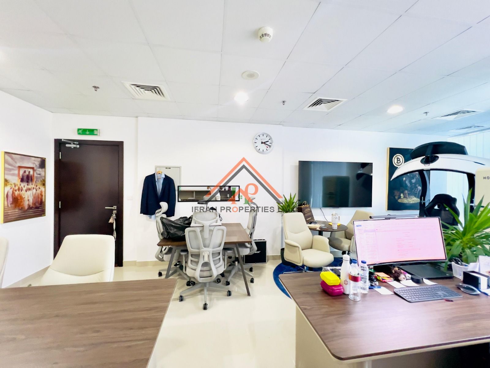LAVISHED FULLY FURNISHED/PRIME LOCATION/VACANT