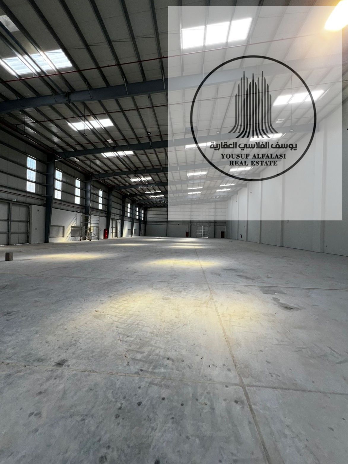 Warehouse for rent at an excellent price, 23,680 sq ft, 100 kW electricity, on a main street