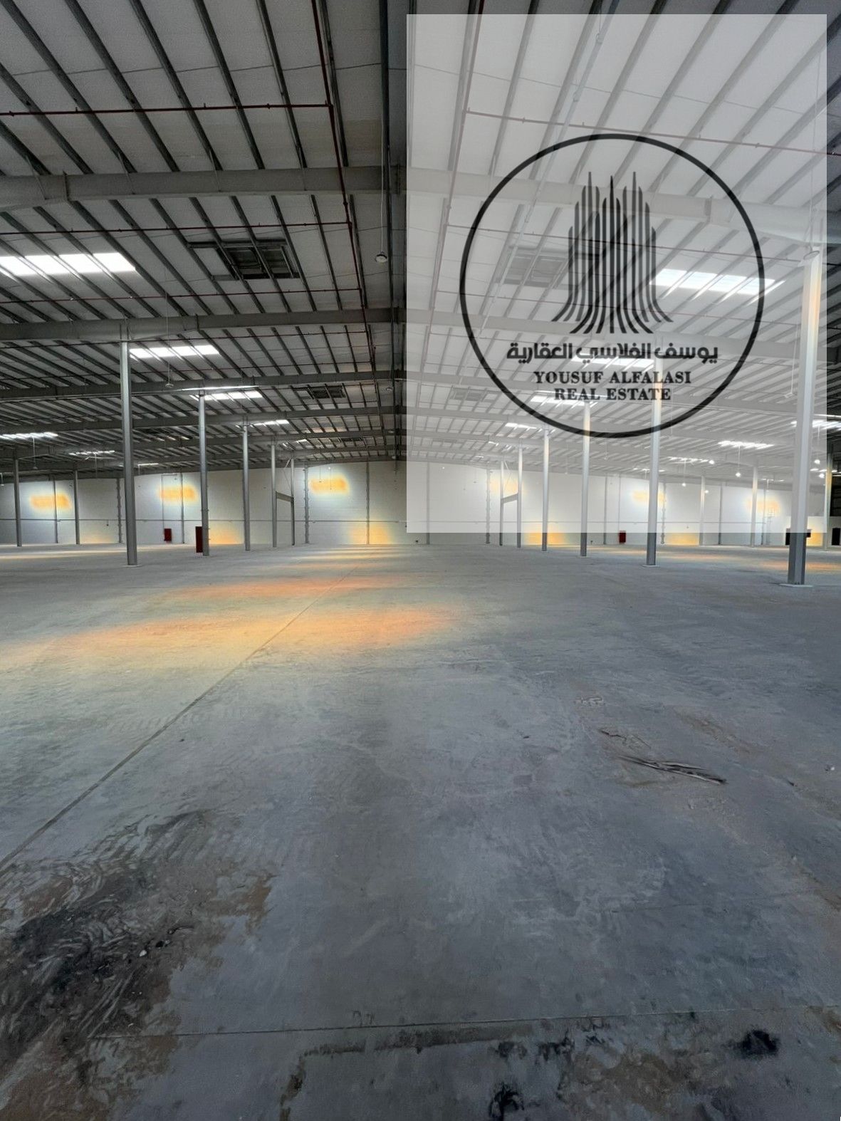 Warehouse for rent at an excellent price, 94,938 sq ft, 30 kW electricity, on a main street