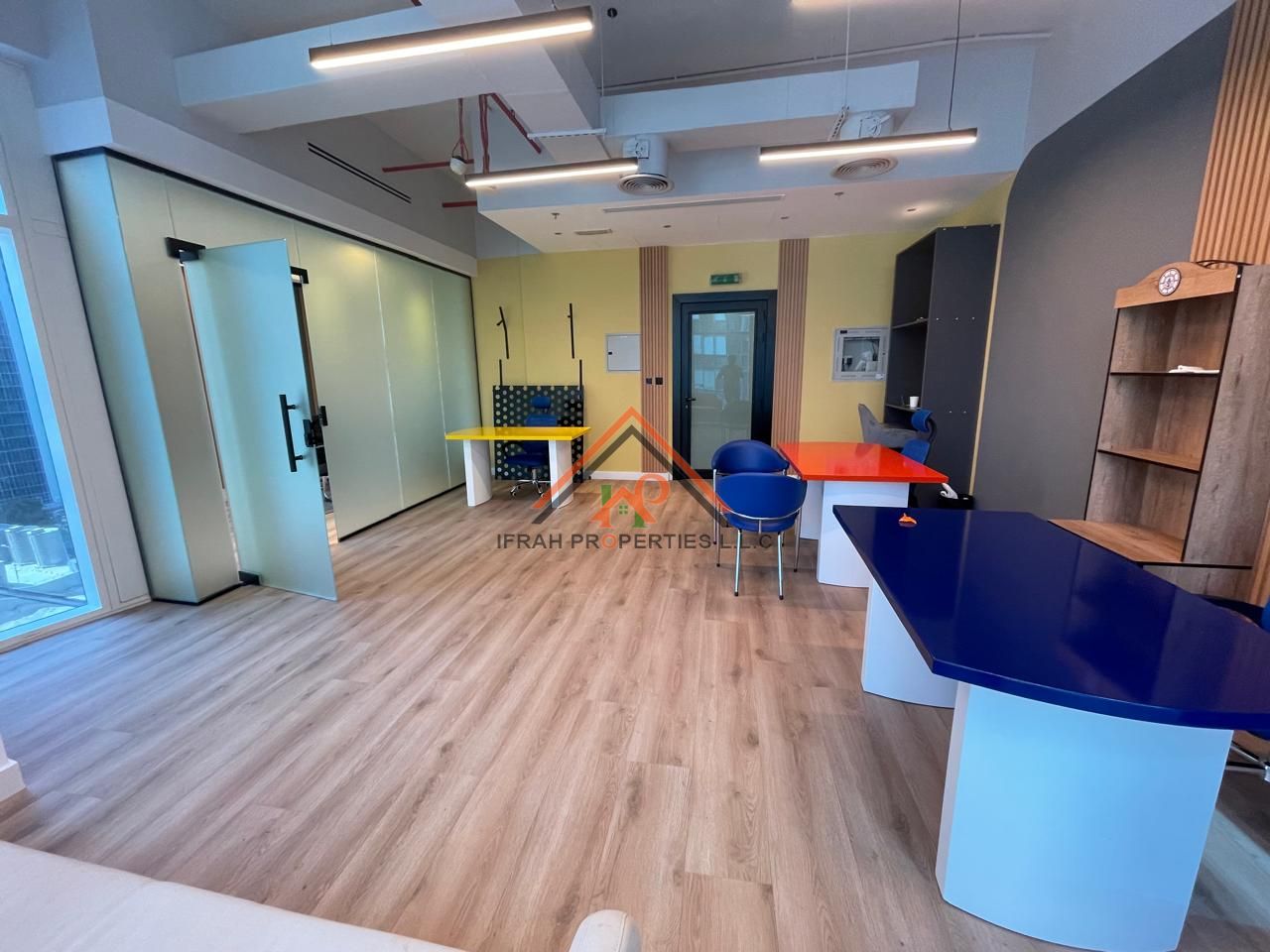 LAVISHED FULLY FURNISHED/PRIME LOCATION/VACANT