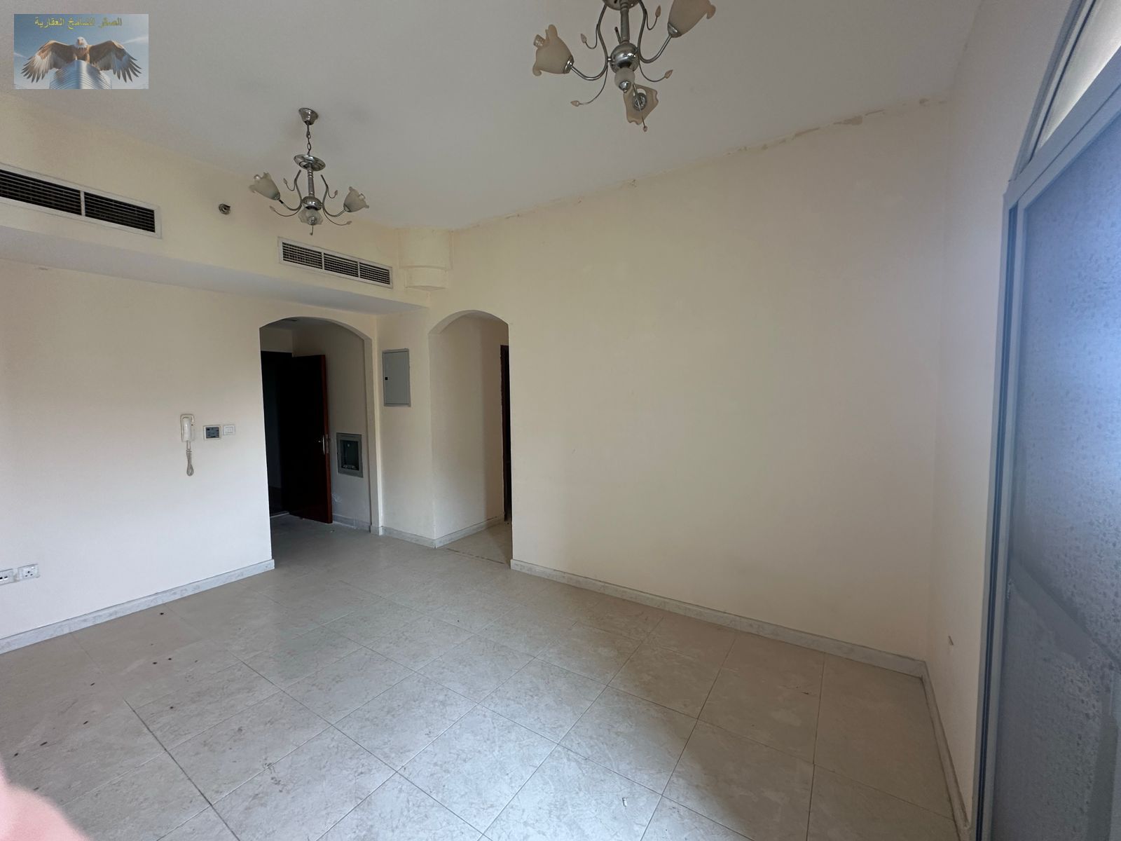 Two bedrooms and a living room, very attractive price, close to all services and public transport, with flexible payment options.