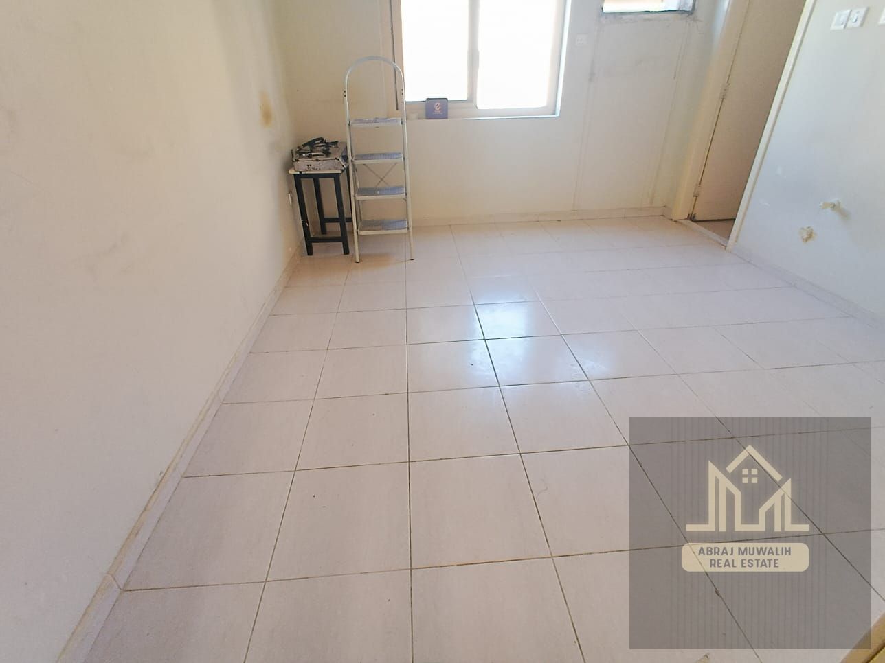spacious studio ready to move\ neat and clean\\ prime location just near fire station
