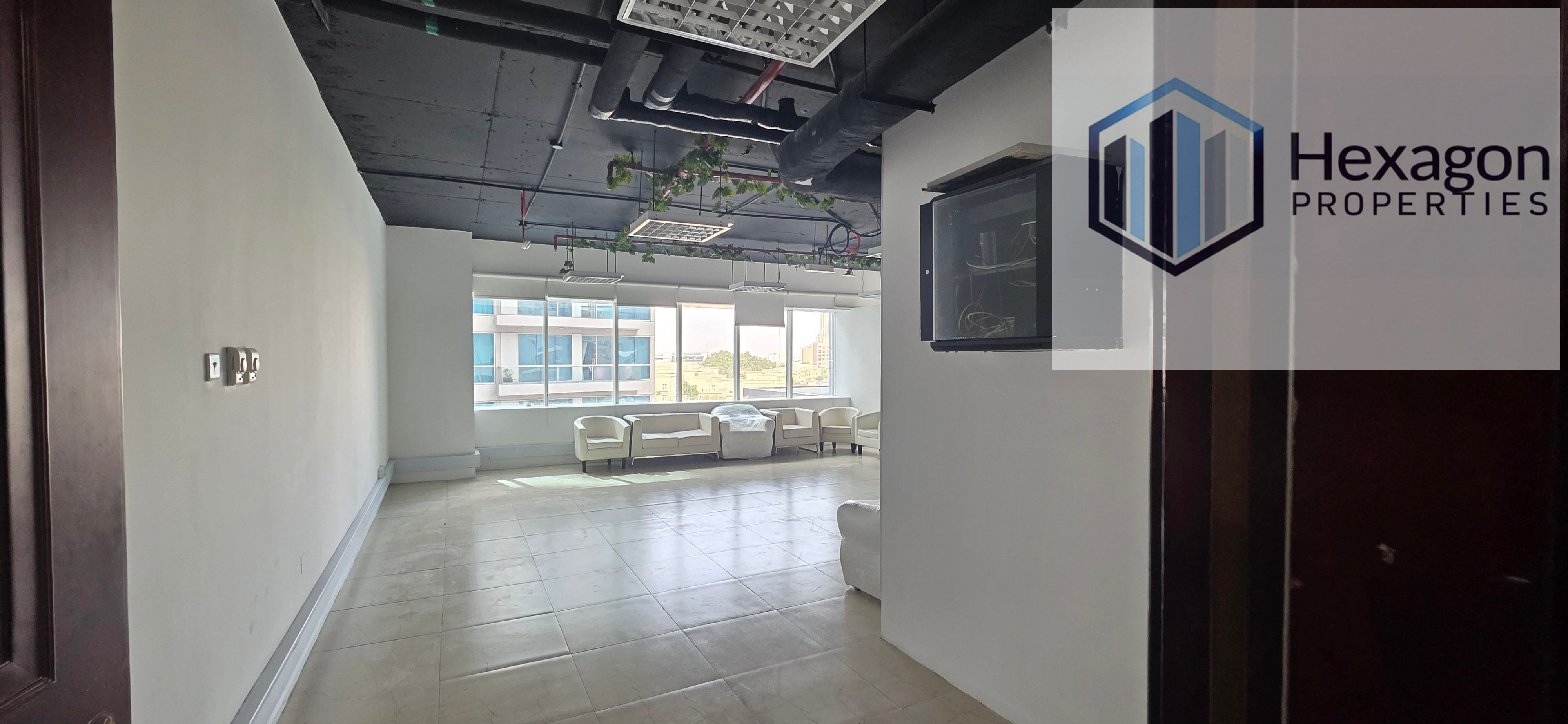 SPACIOUS OFFICE||IDEAL LOCATION||VISITOR PARKING AVAILABLE||AED125K