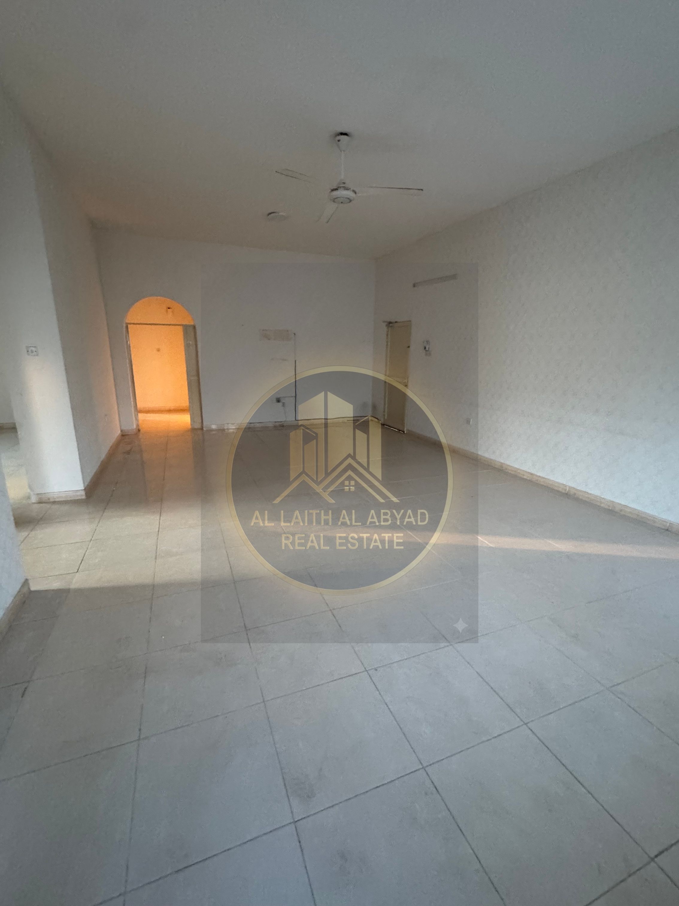 For rent in Sharjah, Al-Qurain area, a privileged location, near Al-Qurain Park, near the airport park, near Ajman, and Gharib, Dubai, and the strangeness of the mosque, the details of the villa, ground floor, the area of Al-Housh, 17,500 feet, the constr