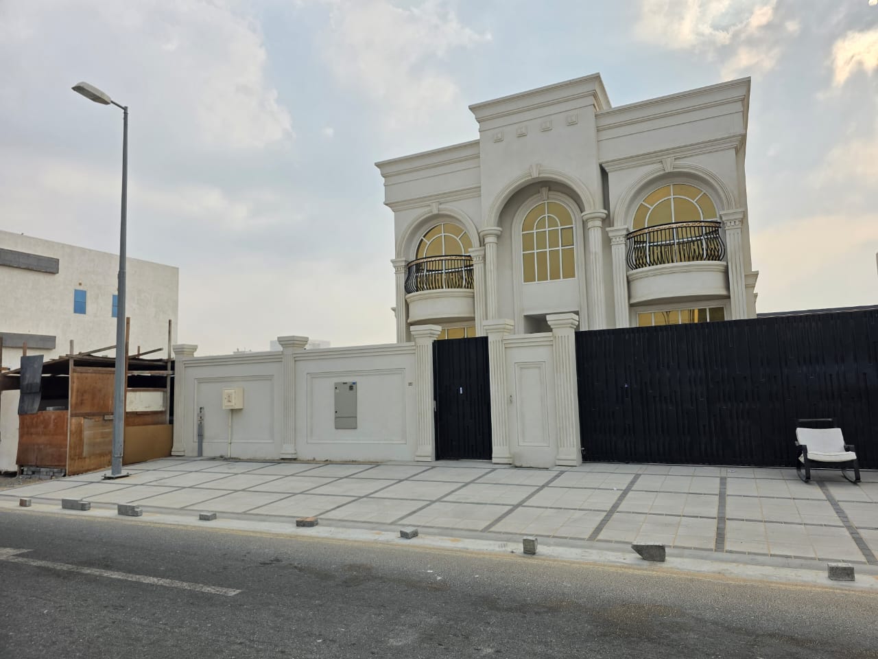 Villa for Sale in Al Hoshi Sharjah Elegant classic