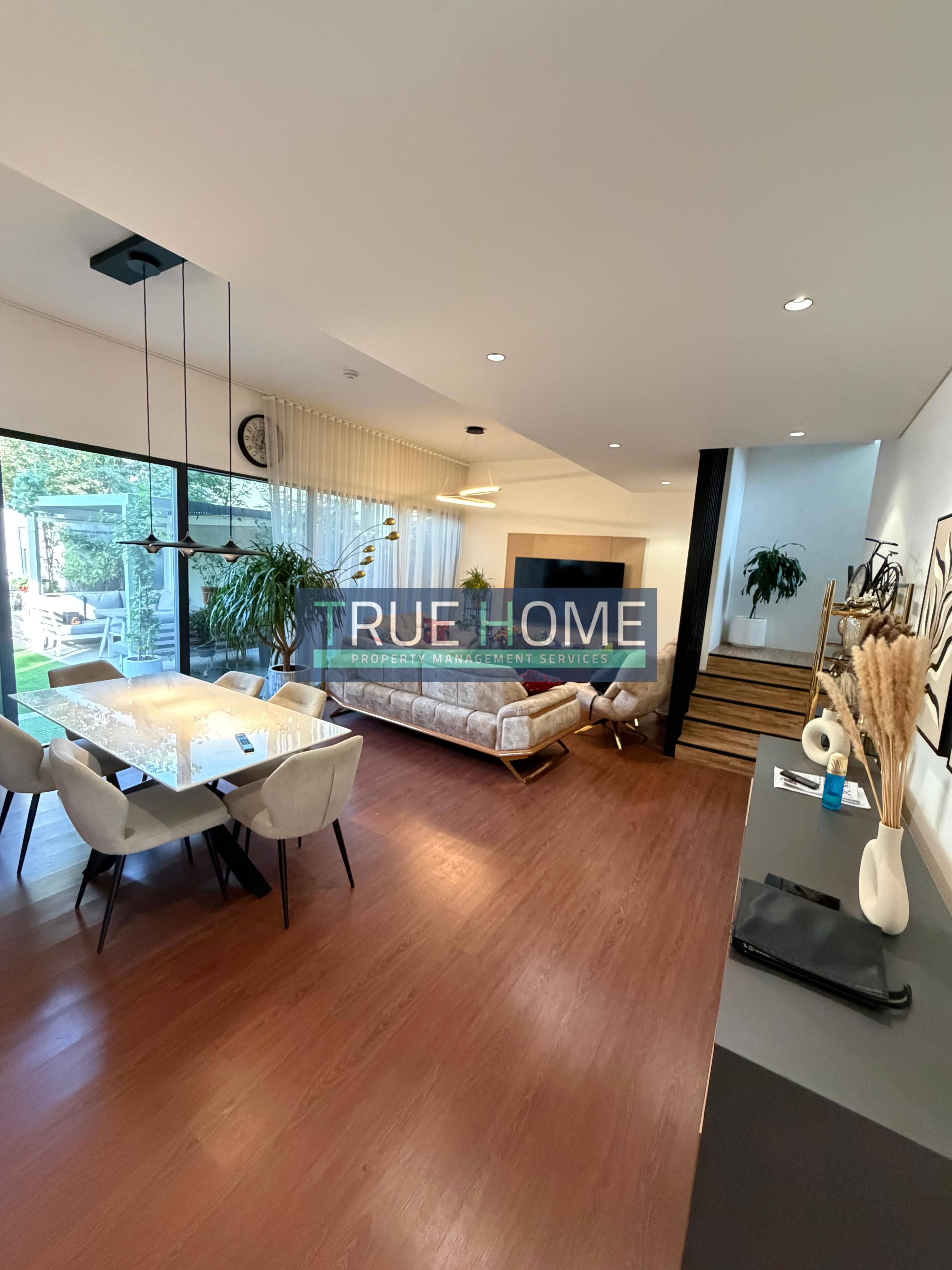 3 BR Corner Townhouse in Robinia all room master
