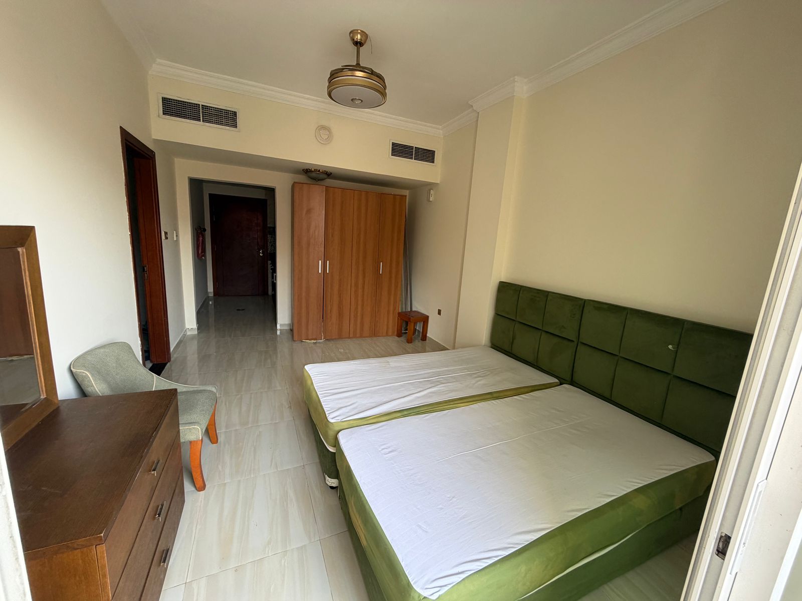Furnished studio apartment, including internet bill, in a family building with regular maintenance by the owner, close to services.