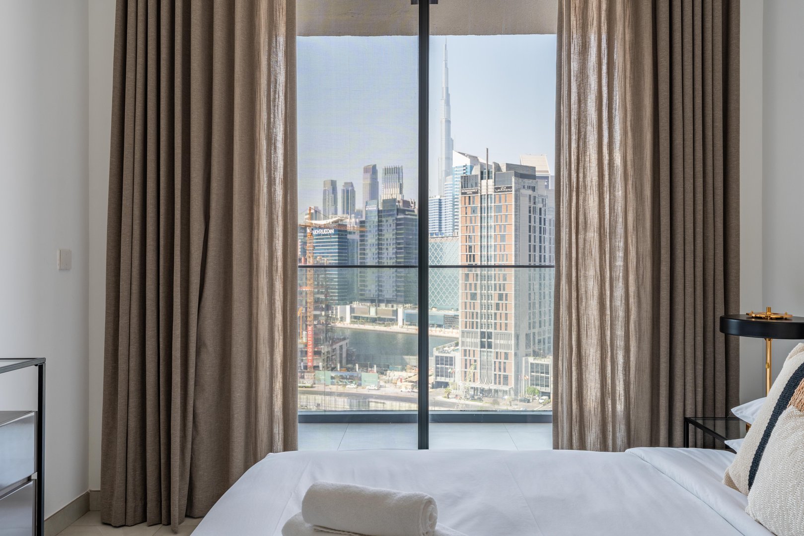 GuestReady - Modern Apartment with Dubai Skyline & Canal View