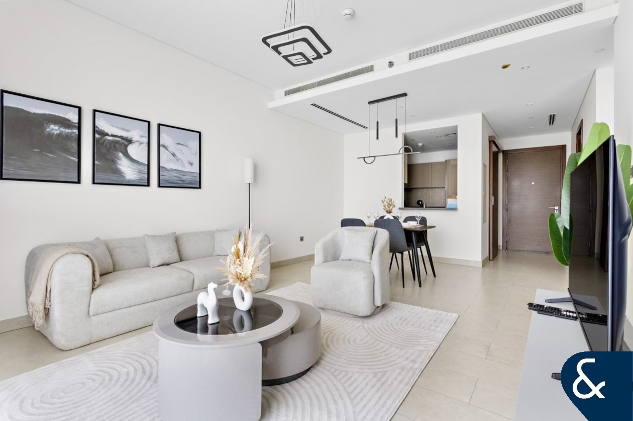 One Bed Apt | Furnished | Large Layout