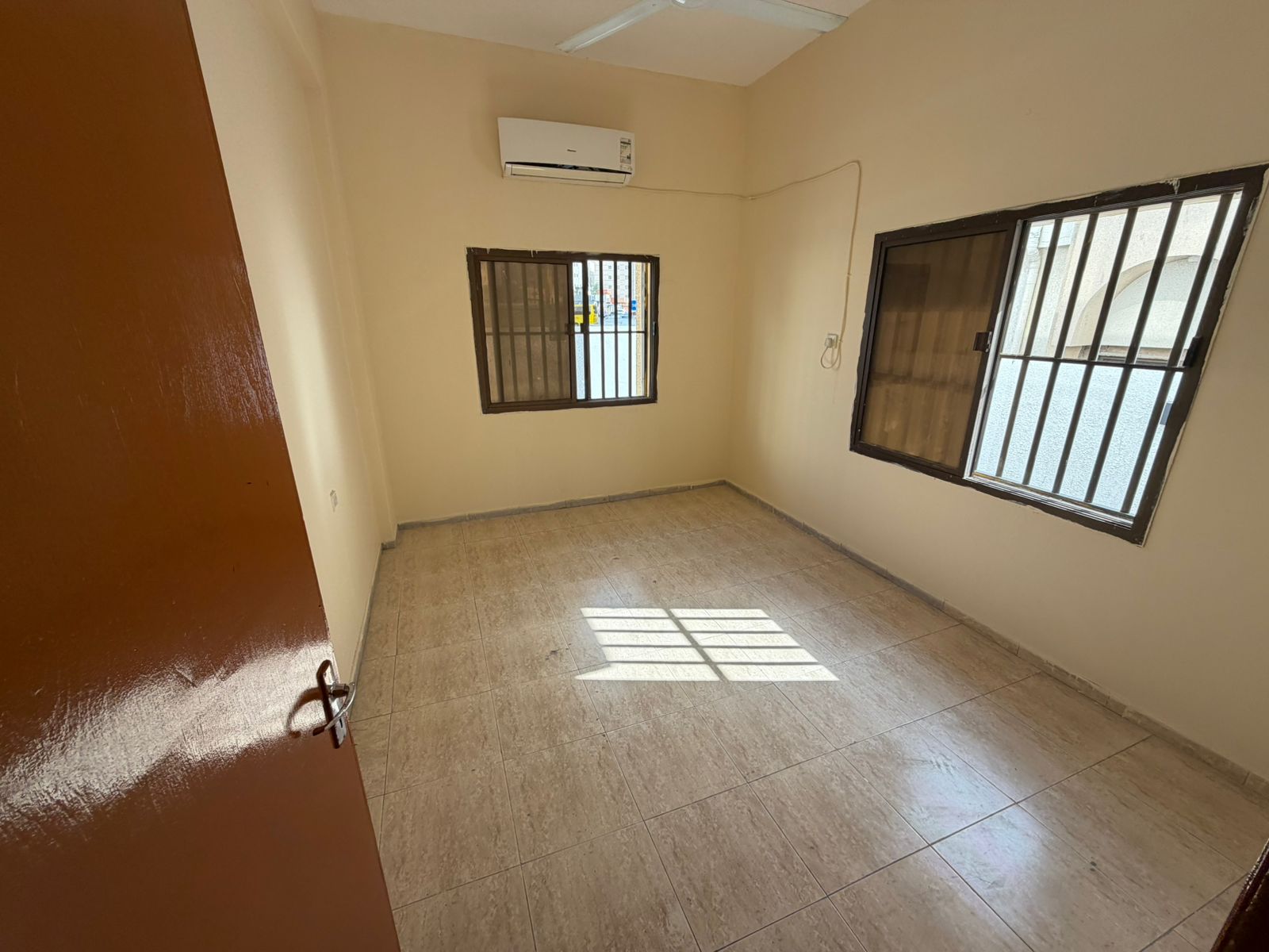 Lowest prices, no air conditioning, family buildings, regular maintenance by the owner, close to services