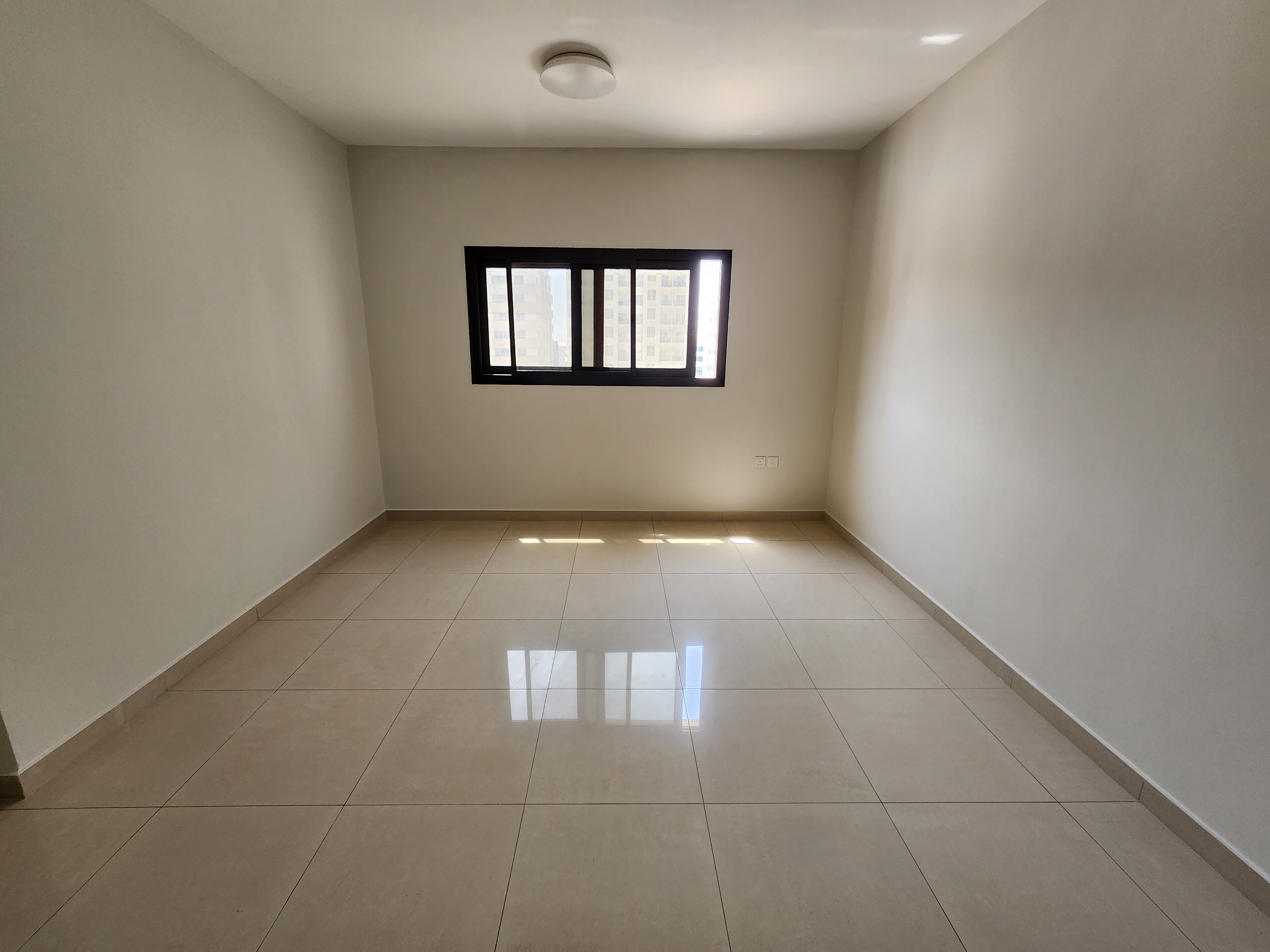 Luxury 2 bhk 2 full wasroom with balcony in school area 43k