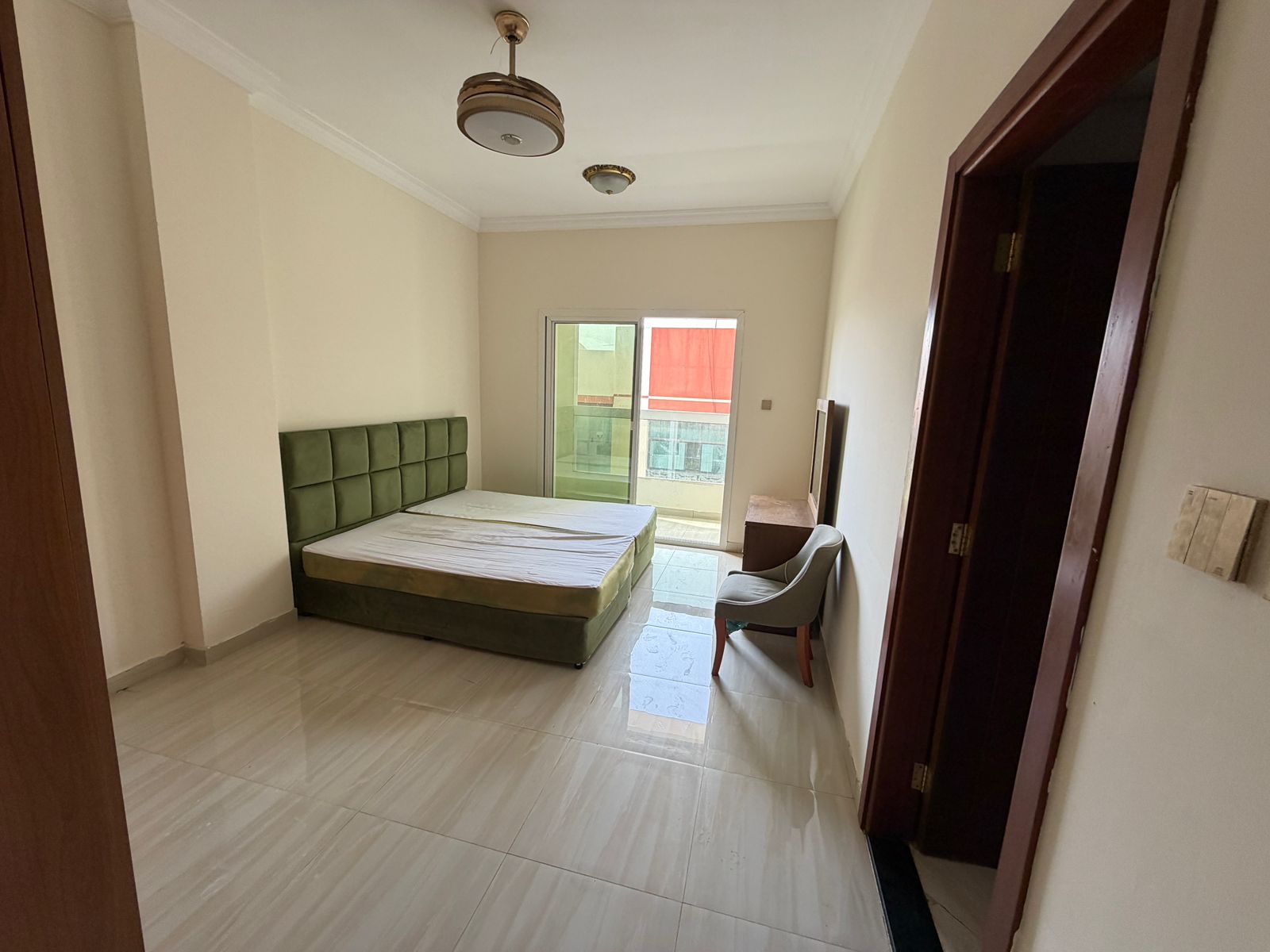Dream studio apartment with balcony, separate kitchen, fully furnished and with internet in Al Jurf 2, featuring a large area and new design.