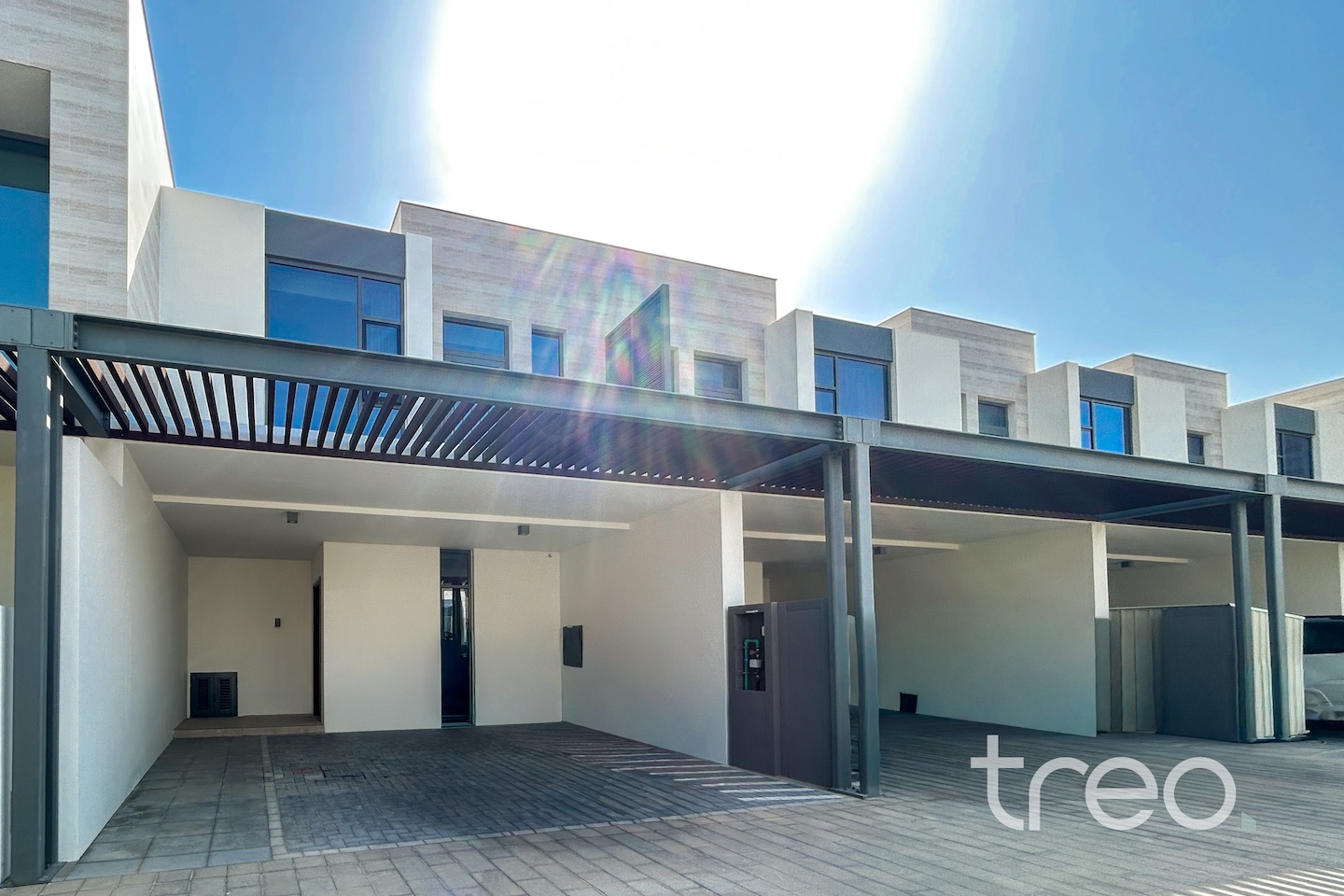 Modern | Single Row | Spacious