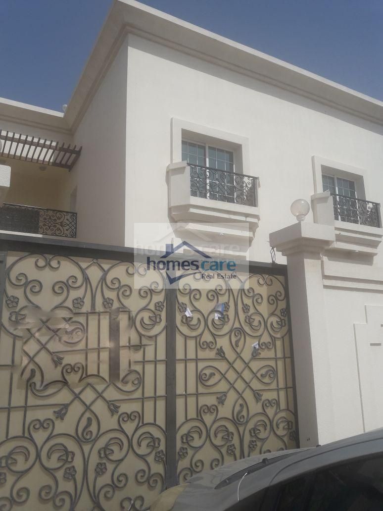 4 Bedrooms Villa in Mirdif