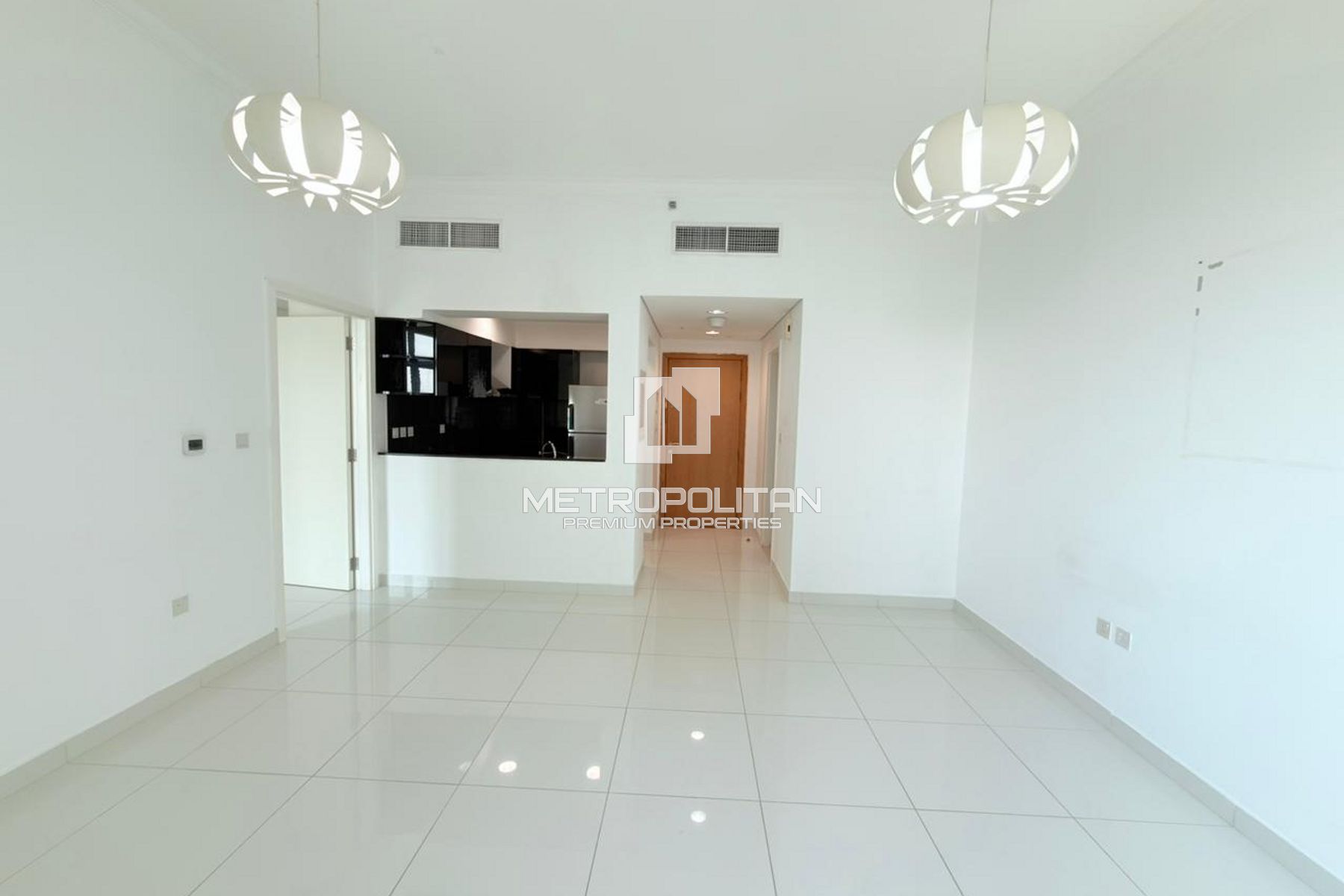 Vacant | Upgraded Bathroom | Equipped Kitchen