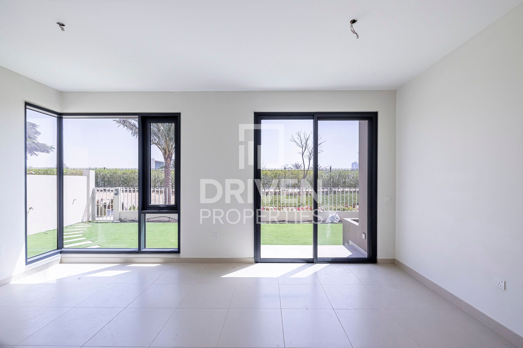 Corner Unit | Notice Served | Single Row