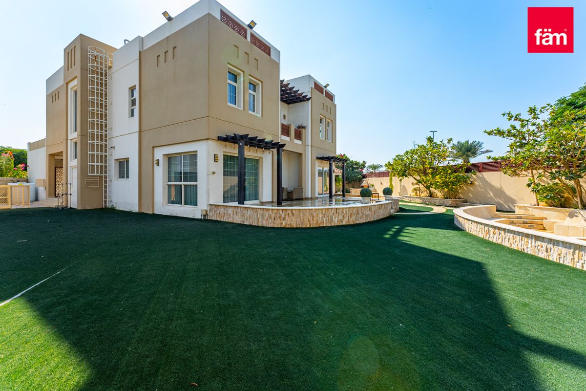 Large Plot | Single Row | Furnished