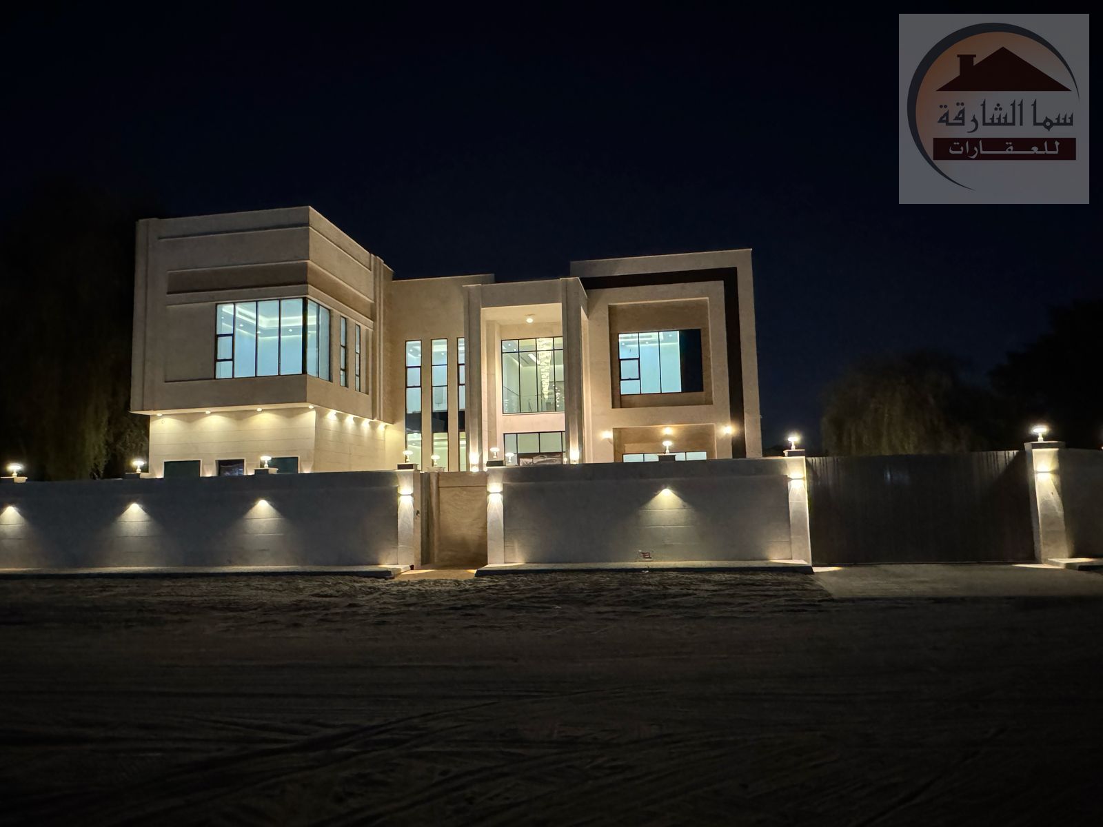 For sale: a new corner villa, first occupancy, modern and elegant design in Al Ramaqia area, Sharjah.