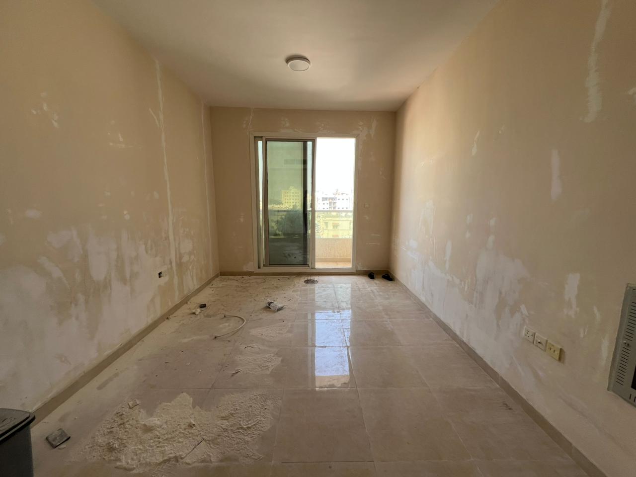 Best price in an ideal location, close to all services, with a large area and a family building.