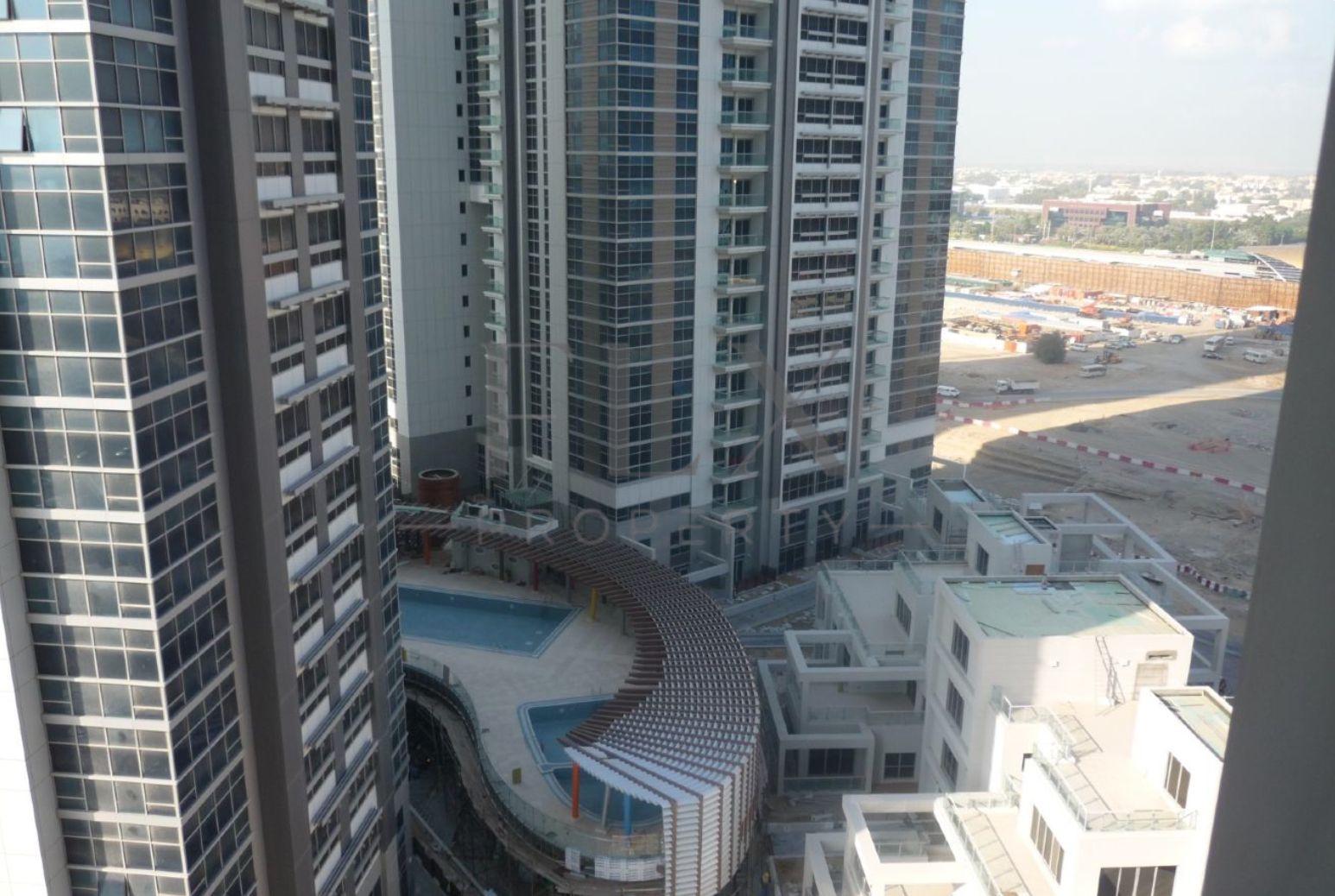 Near Metro | Pool View | Vacant in March 20