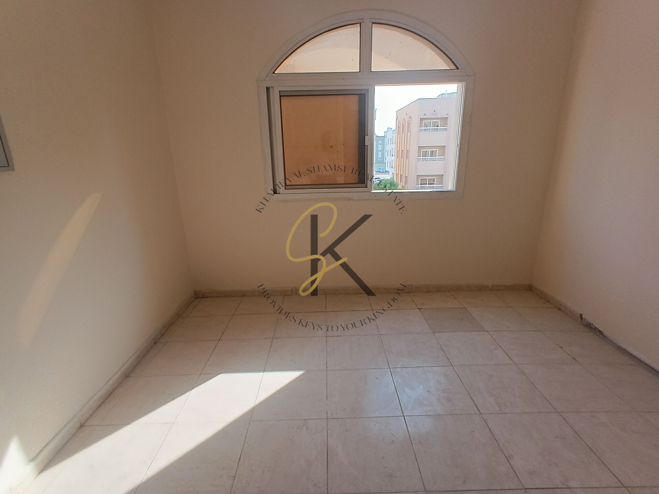 Lavish studio Neat and clean room full of family building for contact Babar