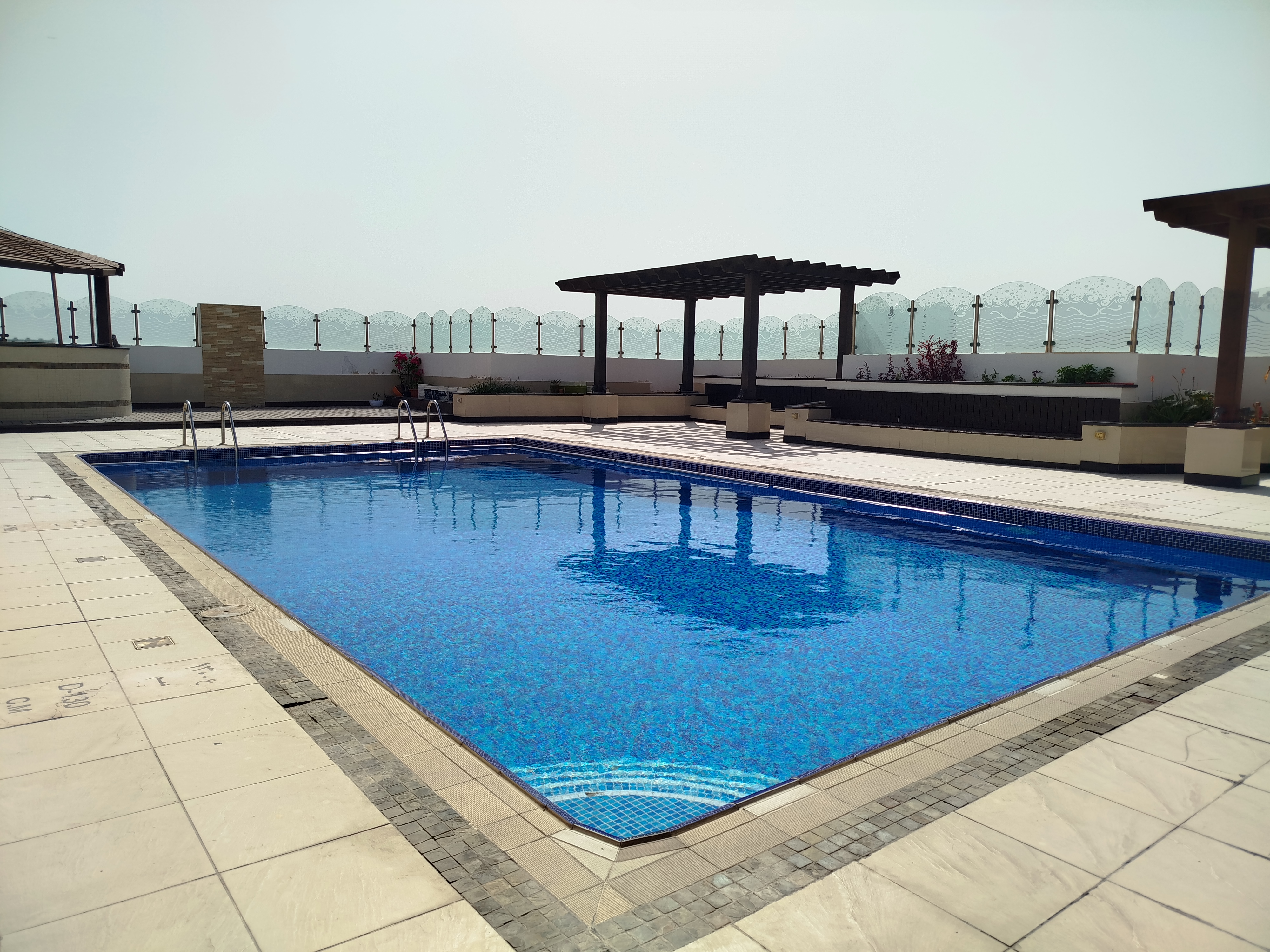 FULLY FURNISHED 2BHK CHULLER LIKE BRAND NEW FAMILY BLD FREE WITH ALL FACILITIES