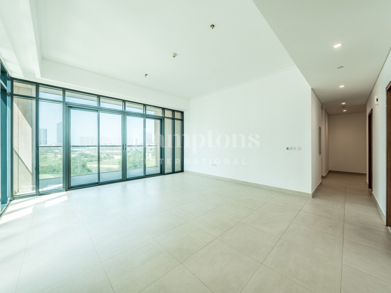 Full windows overlooking Emirates Golf Course