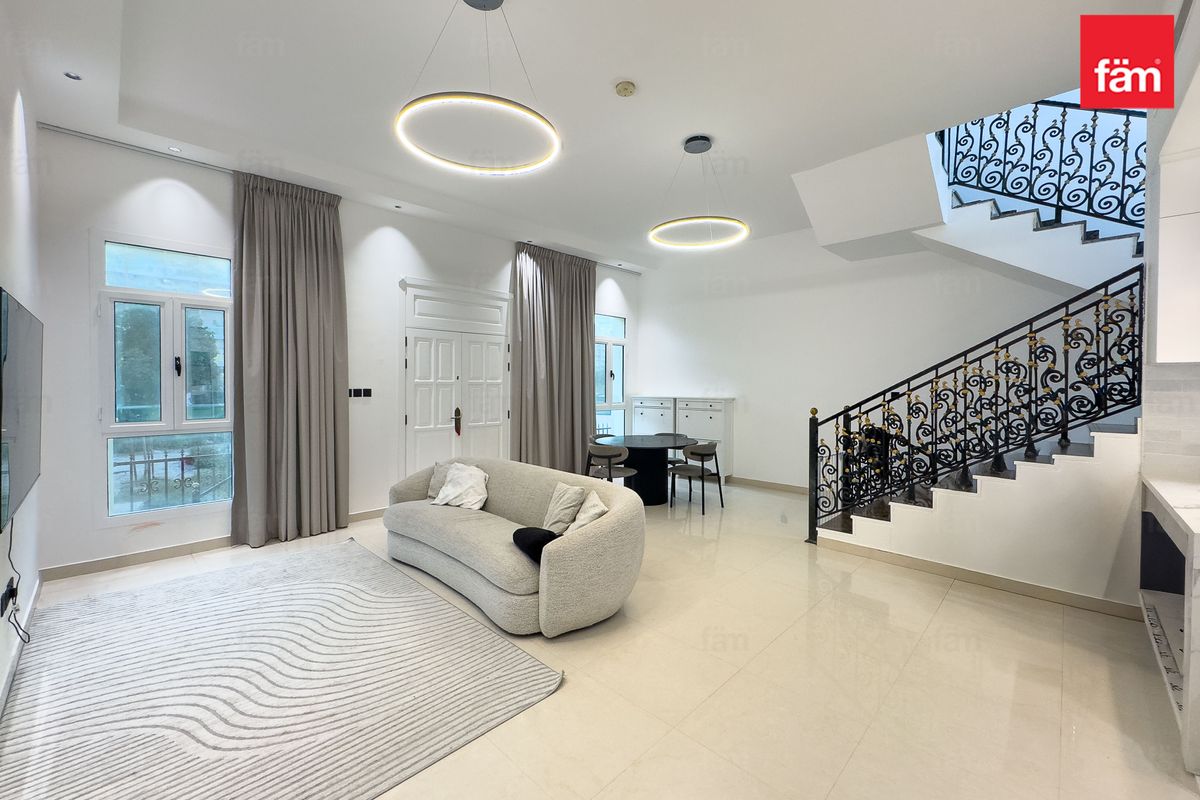Park Facing | Fully upgraded | Basement