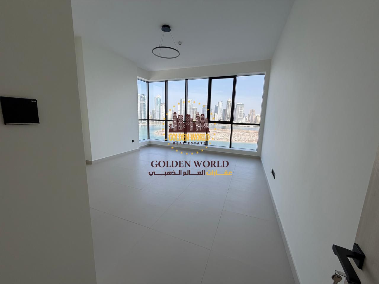 Three Master Bedroom Apartment with Spacious Living Area, Panoramic Sea View and Full Amenities in Al Khan