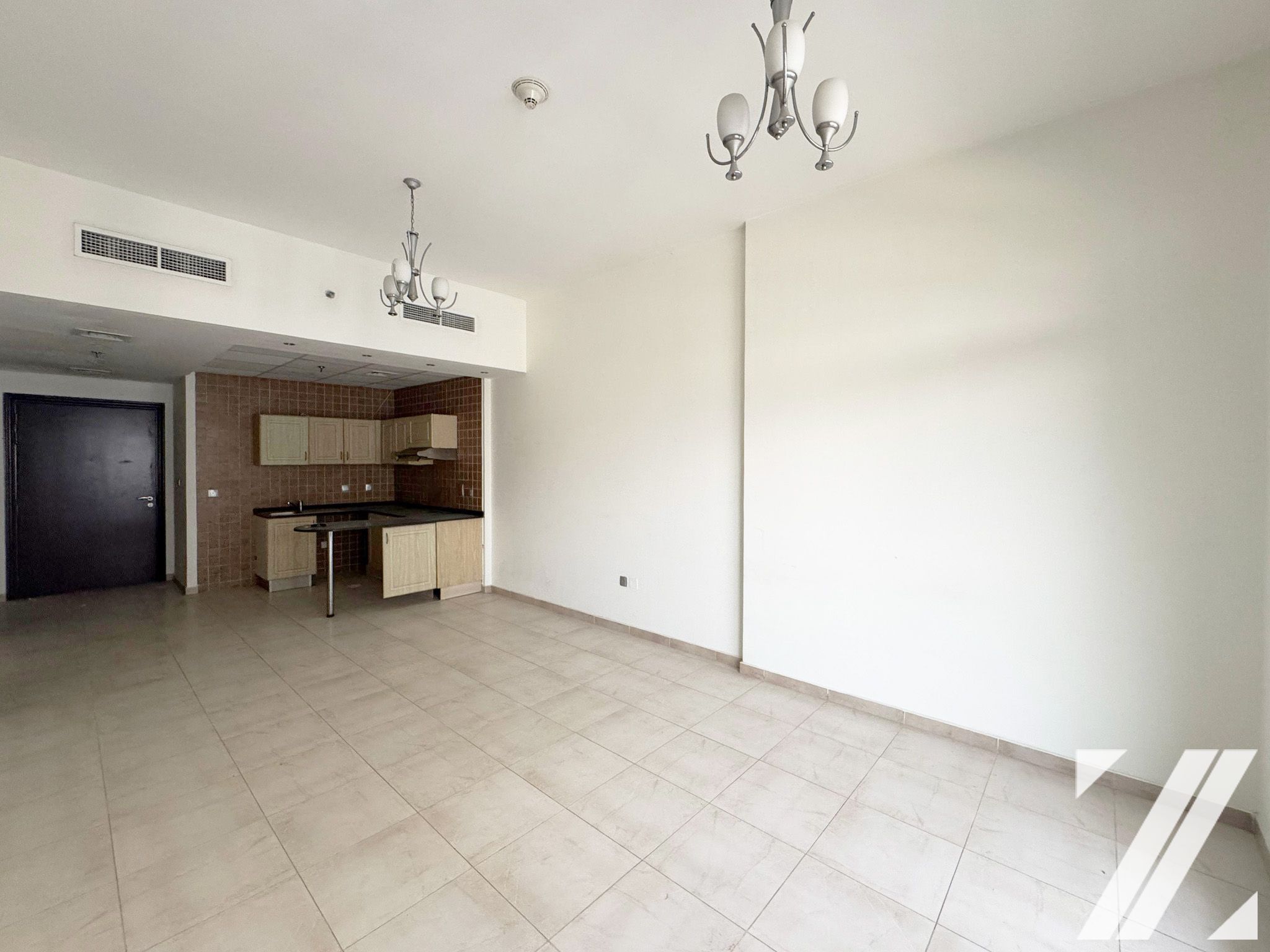 Bright Modern Layout| Well-Maintained I High Floor