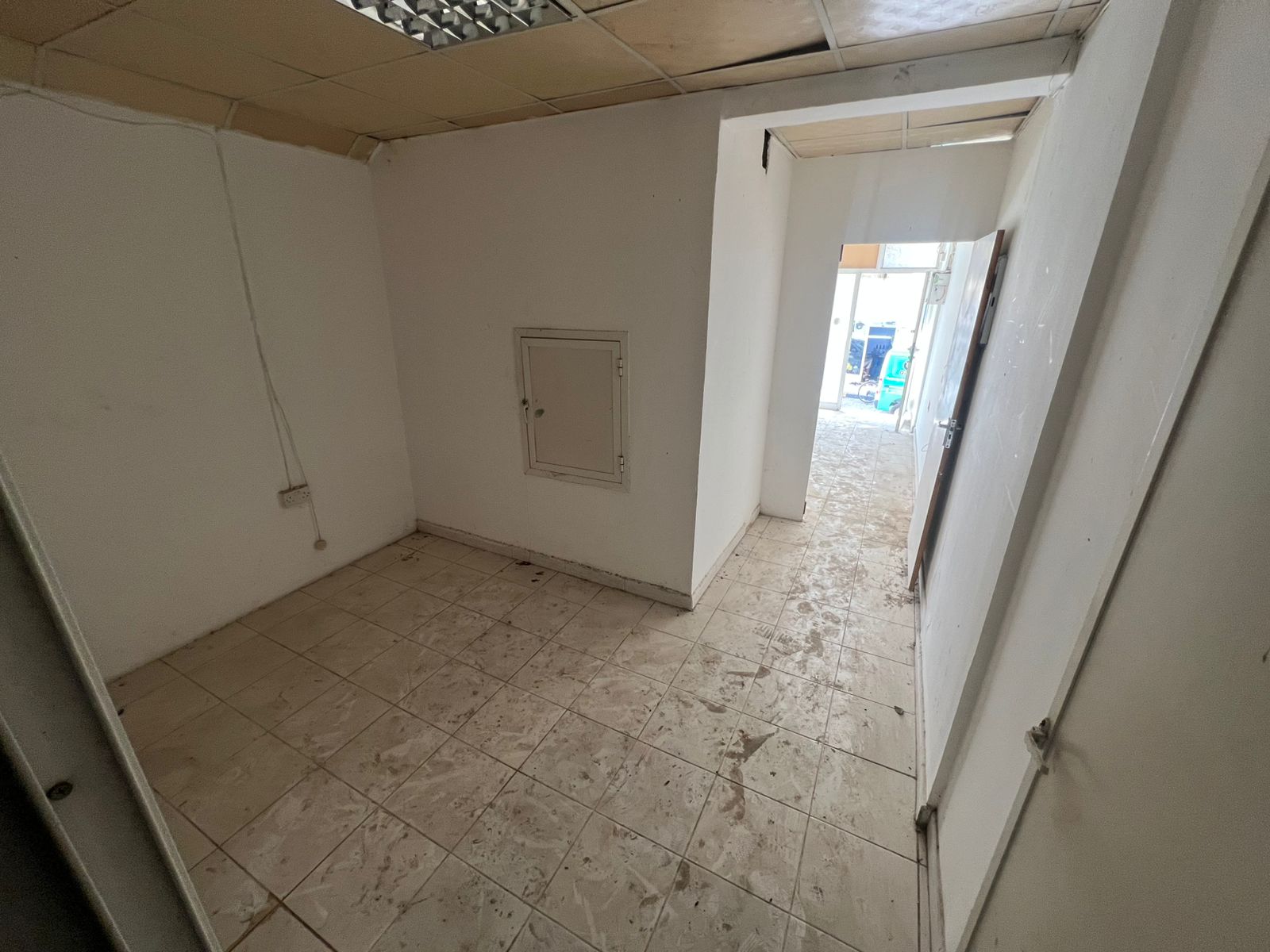 Shop for annual rent – Al Rumaila (second row from Ajman Corniche) Location: Al Rumaila – second row from Ajman Corniche Description: Commercial sho