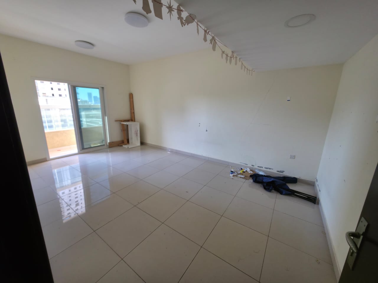 Beautiful one-bedroom apartments for annual rent in Ajman 33,000 AED payable in 6 installments Two bathrooms, master bedroom, balcony, built-in wardr