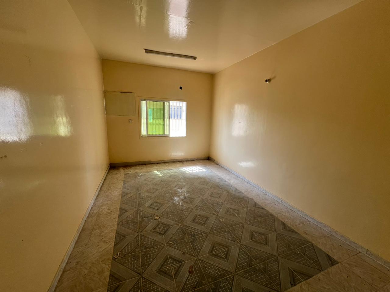 Lowest price and largest spaces in a very upscale and convenient location, family building, ground floor, large area