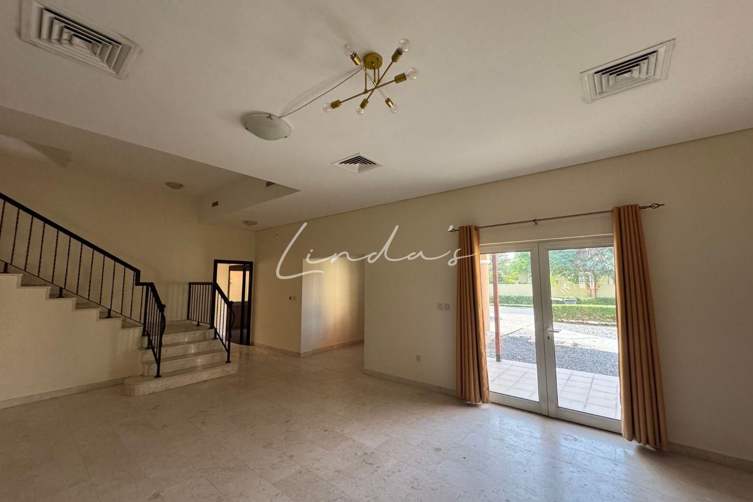 Ready to Move in I Well maintained Garden and Pool