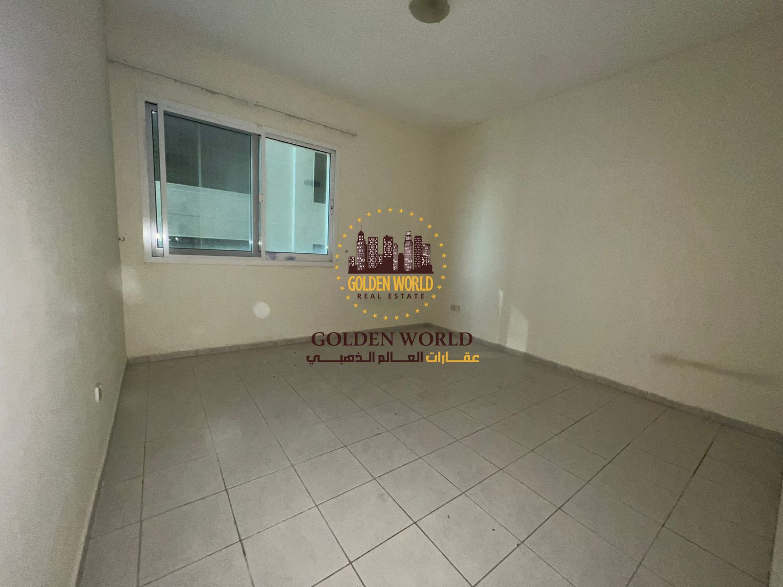 3-bedroom apartment in Al Majaz 2, Sharjah with open sea view, 4 baths, master & maid rooms, built-in wardrobes, 24/7 security, family-only. Rent 73,0