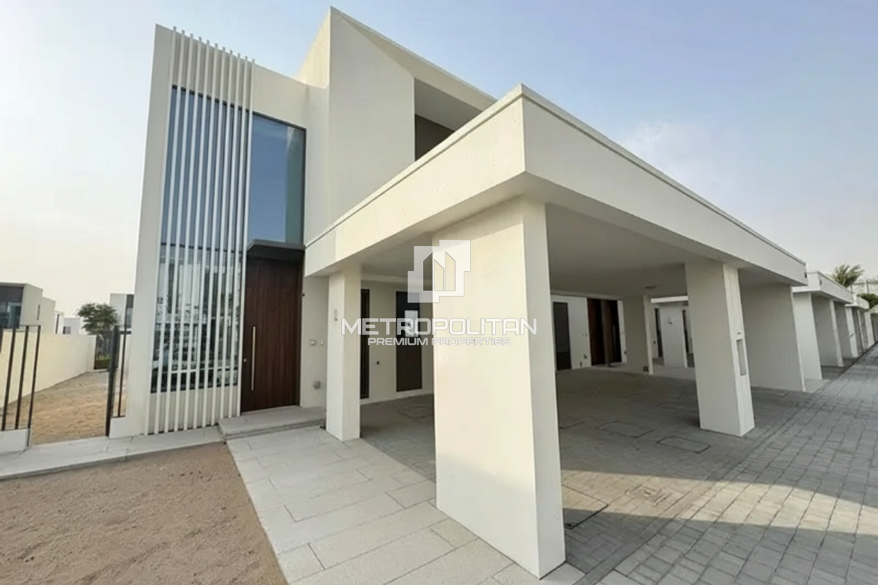 Single Row | Large Layout | Vacant | Corner Unit