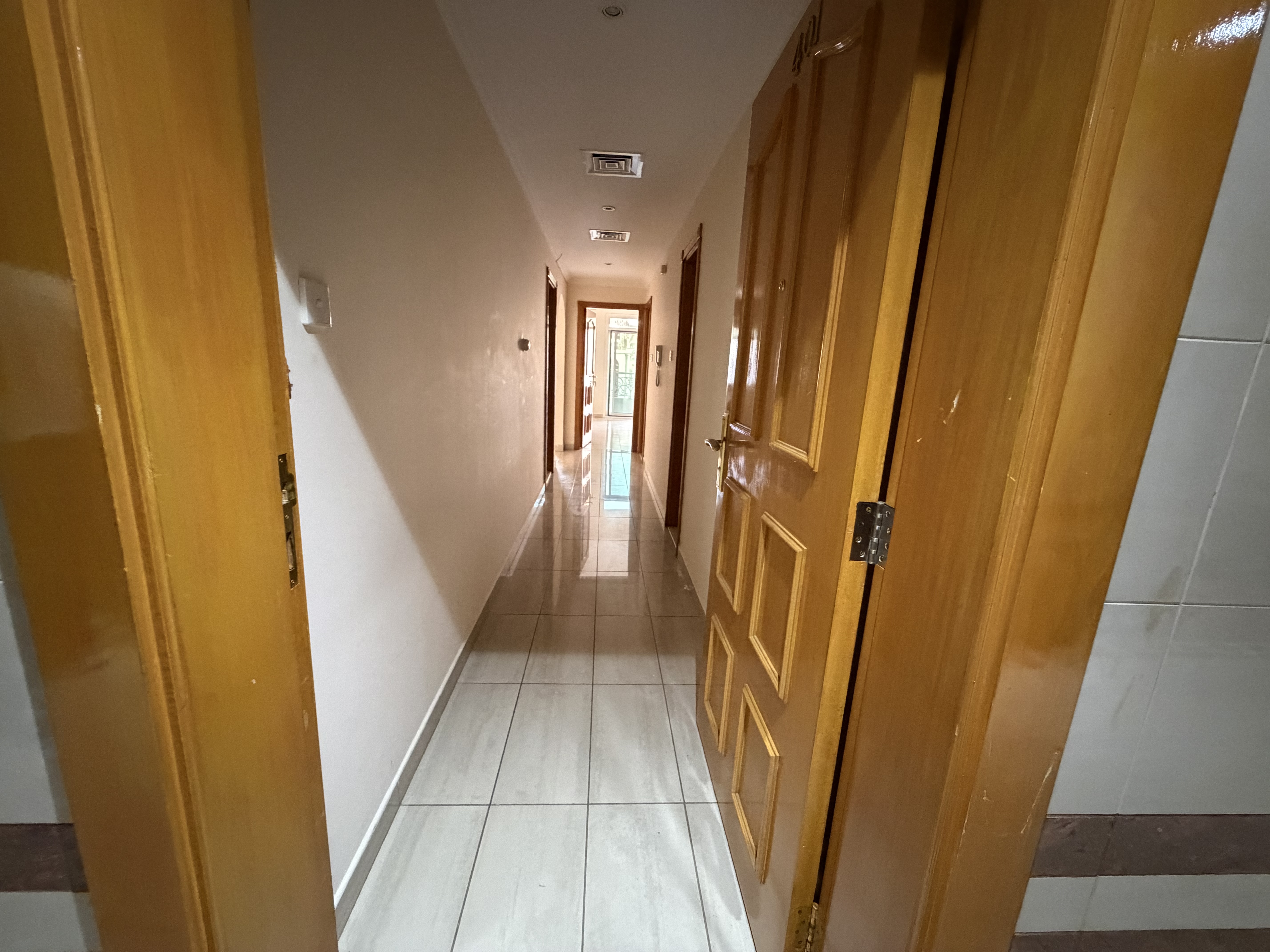 1BHK very spacious close hall with 2 washrooms & balcony in room just in 40k