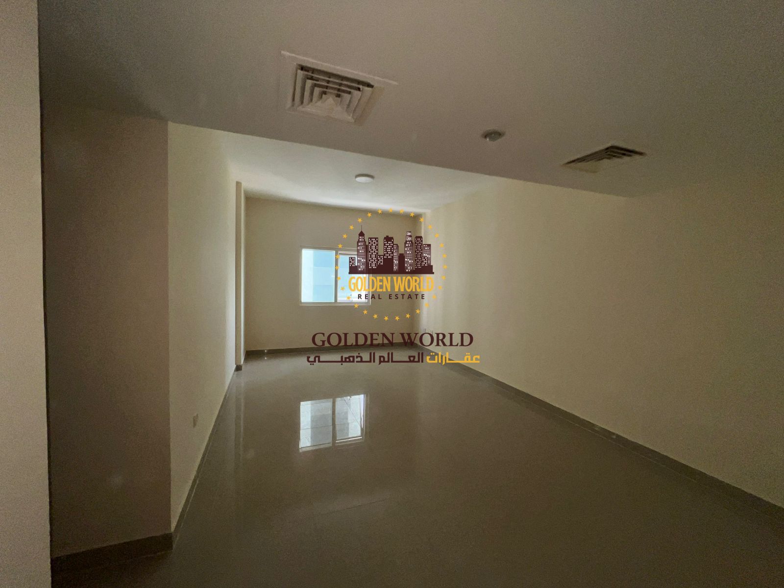 2-bedroom apartment in Al Majaz 2, Sharjah. Family-only, 24/7 security, CCTV, central gas, free maintenance. Close to services. Rent 45,000 AED, Tabby