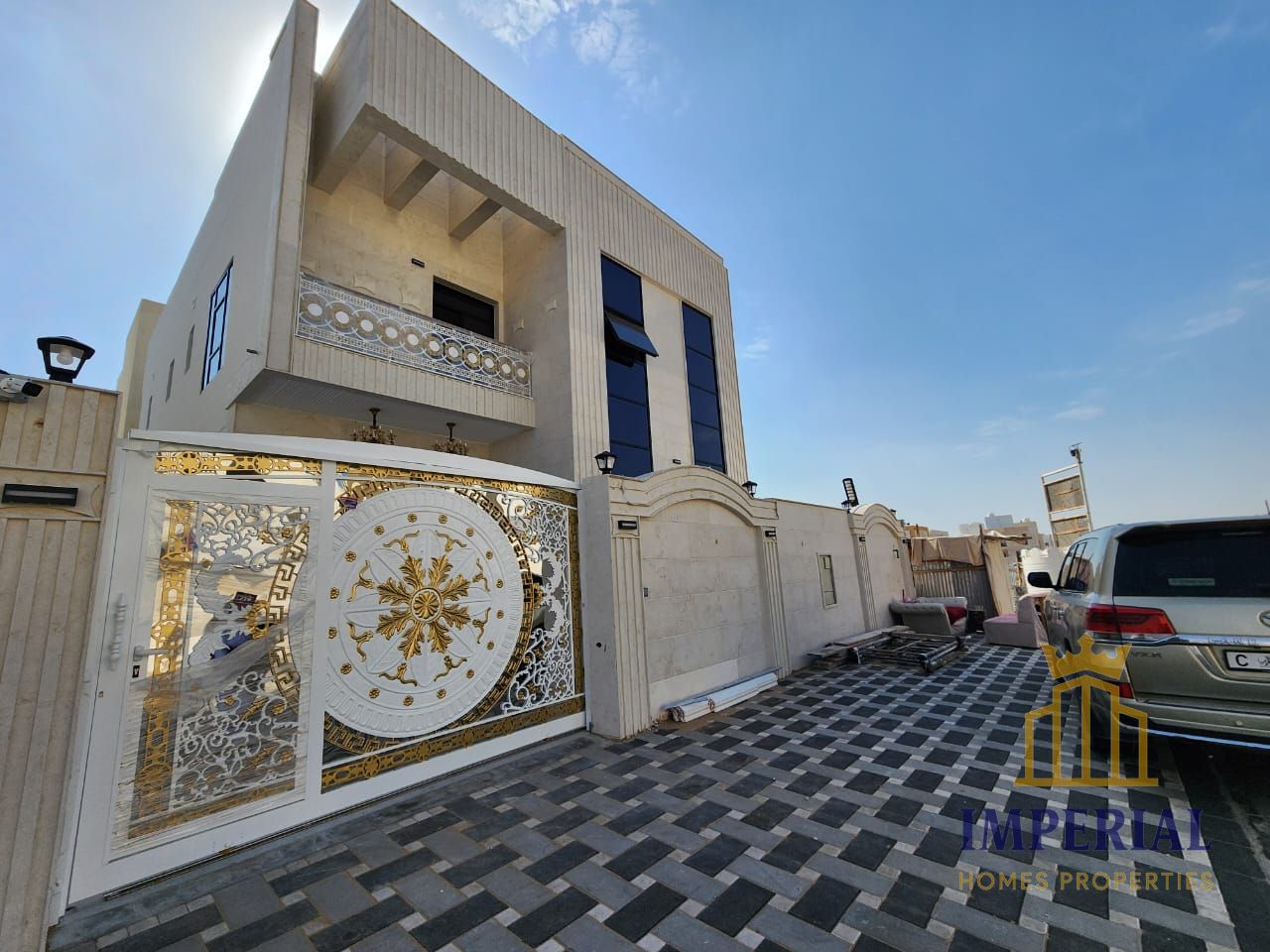 New villa with 5 master bedrooms and central air conditioning