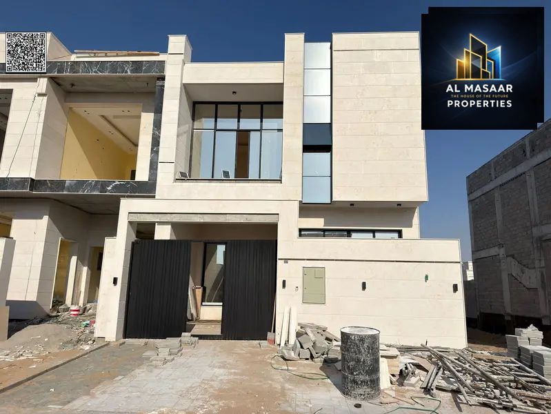 Villa for sale at a great price and in a prime location. 3 bedrooms, super deluxe finishing, freehold ownership, easy monthly installments, and freehold for all nationalities.