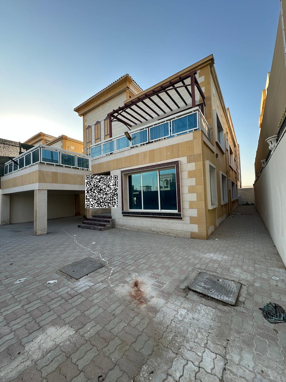 ihat area 6 master bedrooms, 7 bathrooms, majlis, living room, yard, and balcony Area: 4800 sq ft Plot: 4600 sq ft P