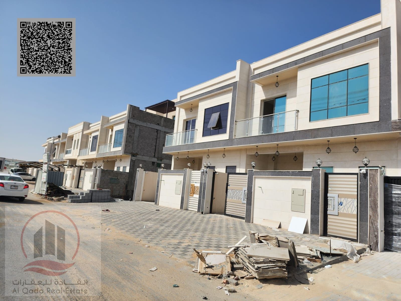 Villa for sale in Ajman, Al Helio area, including registration. 5 master bedrooms, majlis, living room, maid's room, and roof terrace.
