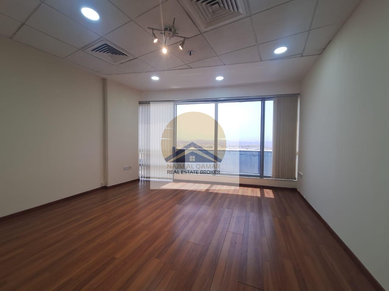 Close to metro, Fitted office for rent@1170sqft