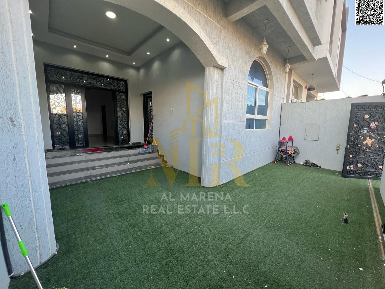 Two-story villa with a roof, priced inclusive of electricity, water and air conditioning fees, on the main street, ready to move in, in the most prest