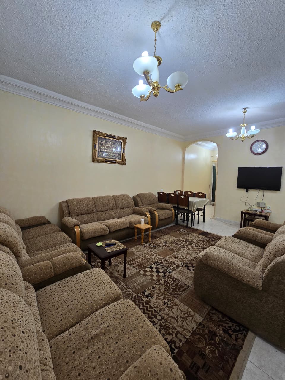 Two bedrooms and a living room, 2 bathrooms, 2 balconies, a prime location close to all services, an excellent opportunity.